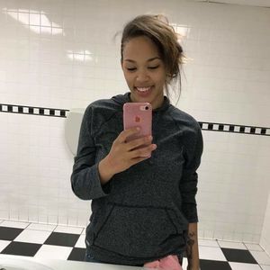 Meet your Posher, Alexis